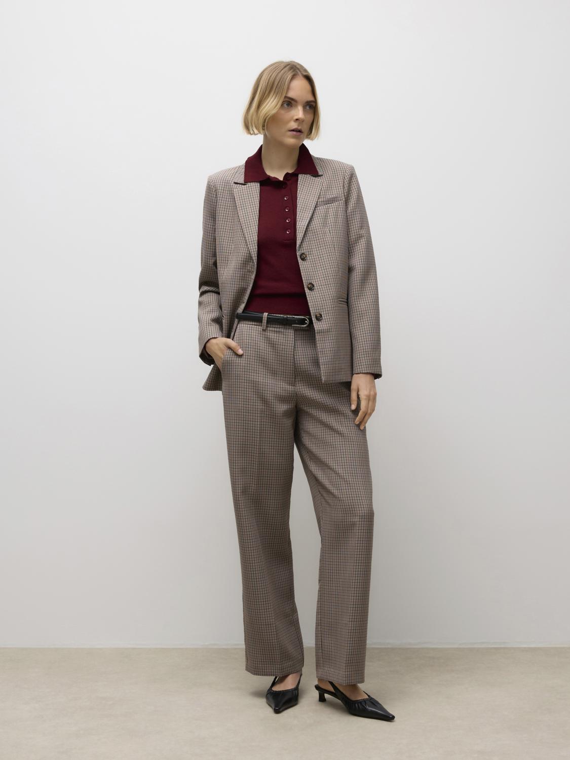 model_shot-front_full